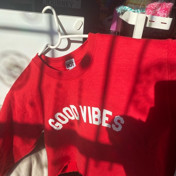 Sub_Urban Riot Tops - Sub_Urban Riot Women’s Red 'Good Vibes' Crop Sweatshirt